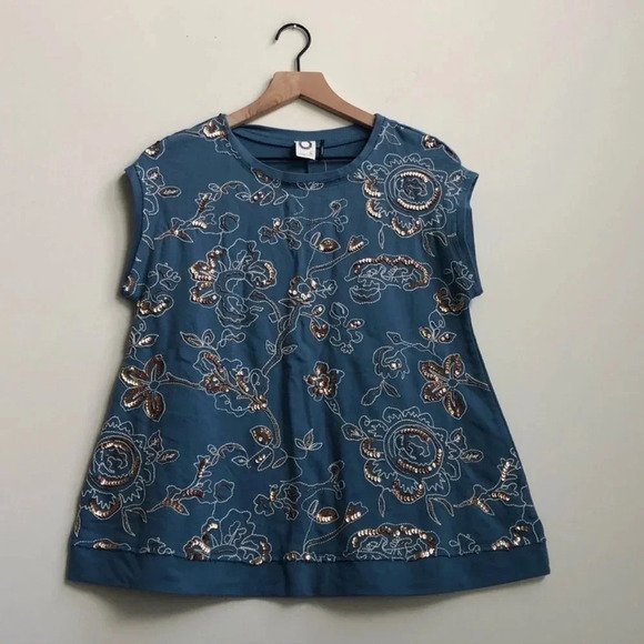 NWT Anthropologie Akemi + Kin Hildie Sequined top floral embroidered chambray - Picture 2 of 15